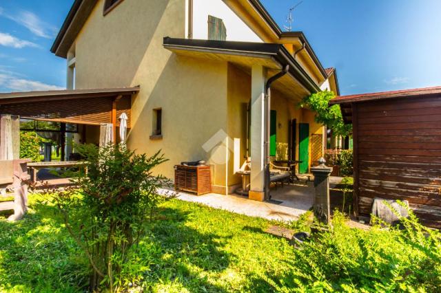 Terraced house in Via Nilde Iotti 7, Correggio - Photo 1