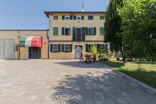 Mansion in Via Budrio 77, Correggio - Photo 1