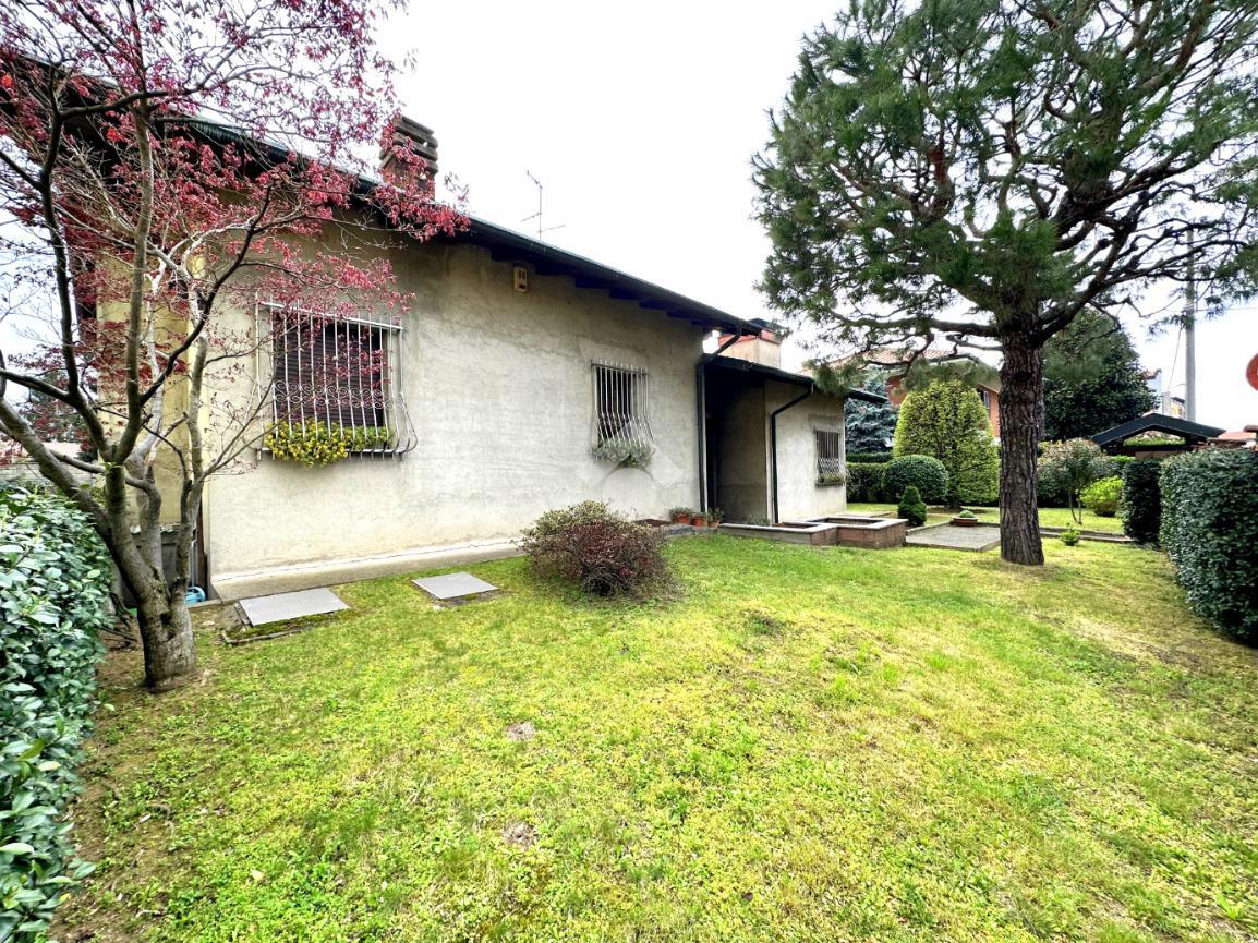 Villa in vendita a Caronno Pertusella