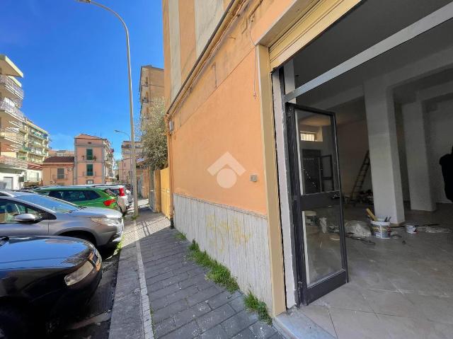 Geschäft in Via Iannuzzi 32, Salerno - Foto 1