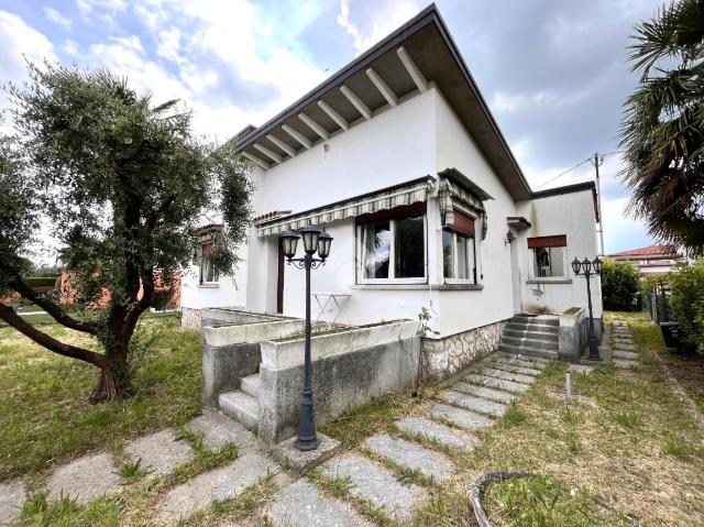 Villa in Via Nazario Sauro 14, Bassano del Grappa - Foto 1