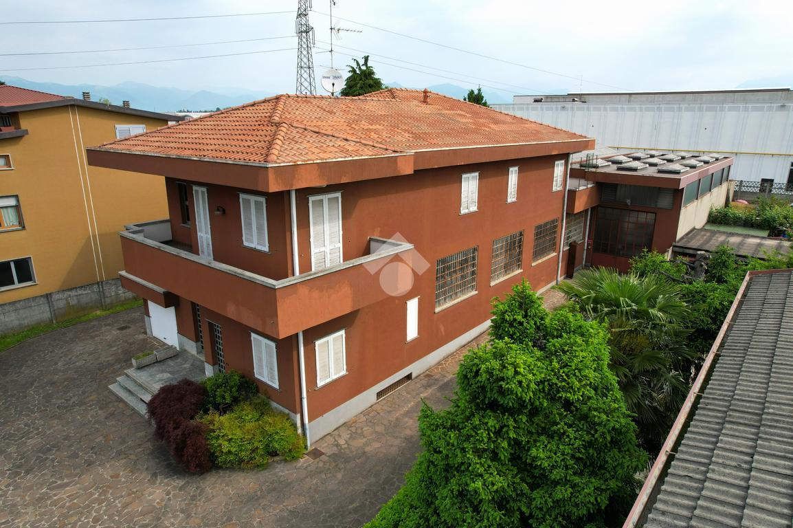 Casa indipendente in vendita a Besana In Brianza