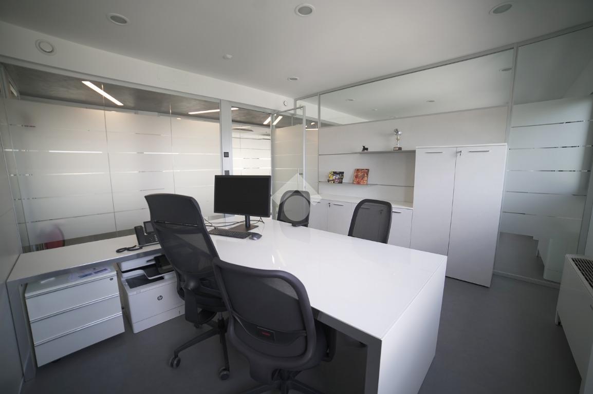 Ufficio in Via F. Turati 111, Cerro Maggiore, {3} - Foto 2