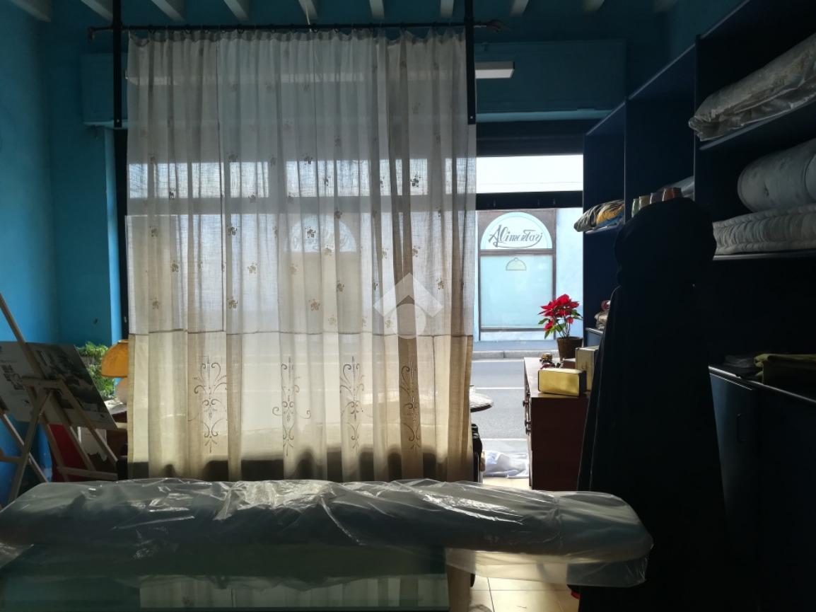 Negozio in Corso Sempione 156, San Vittore Olona, {3} - Foto 1