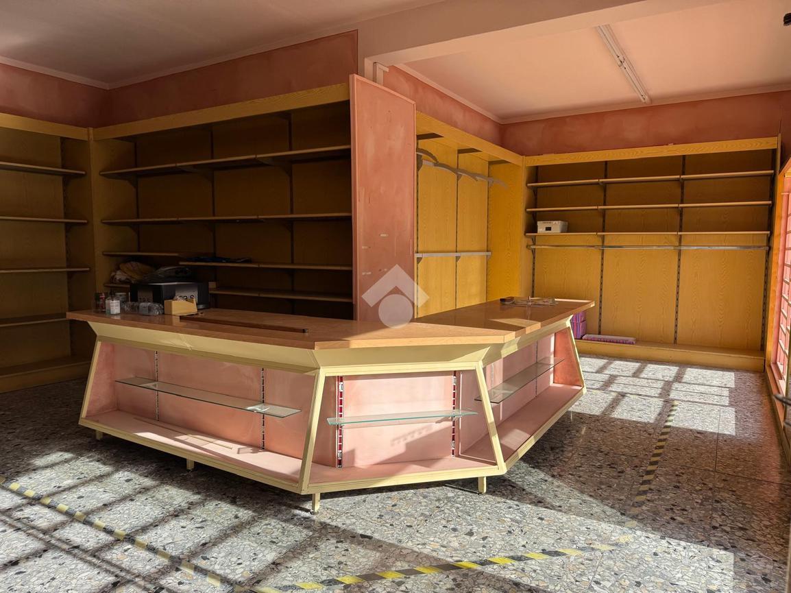 Negozio in Via Aldo Moro, Ponte Buggianese, {3} - Foto 2