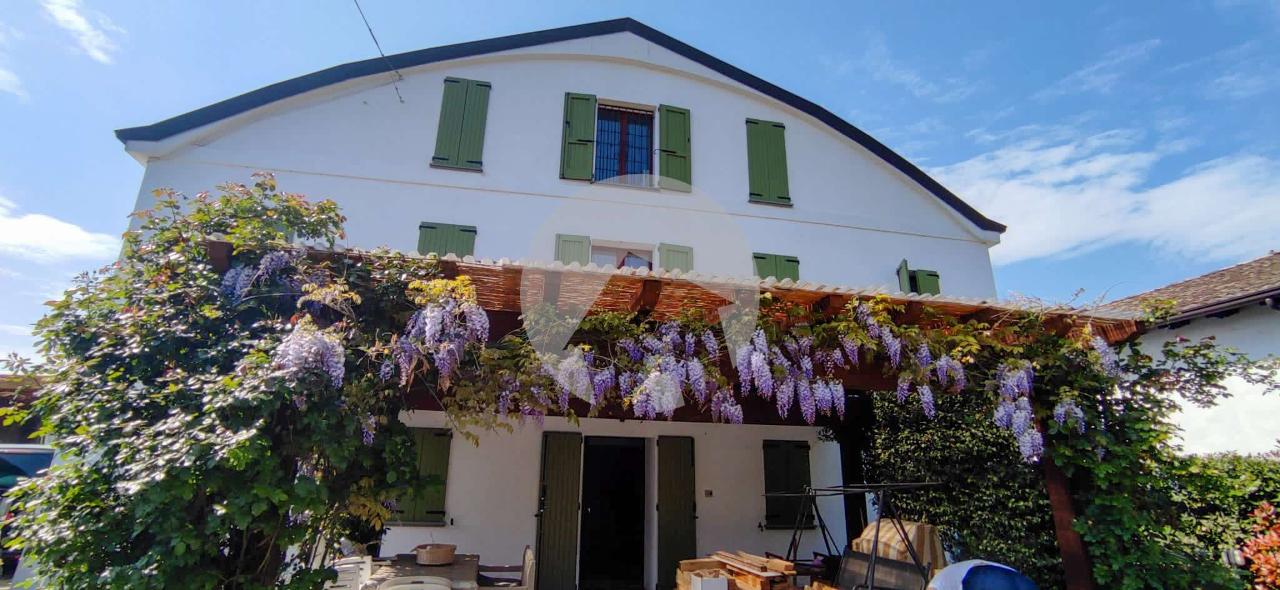 Villa bifamiliare in vendita a Reggio Emilia