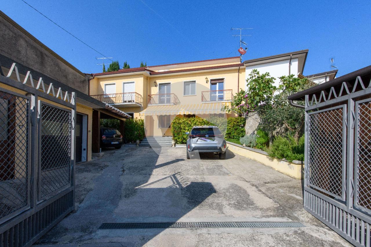 Villa bifamiliare in vendita a Pozzolengo