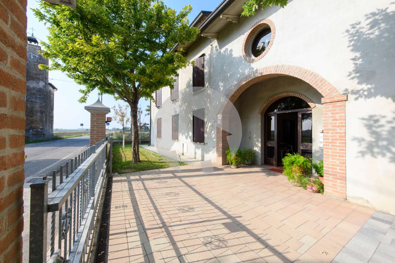 Casa indipendente in vendita a Castelnovo Di Sotto