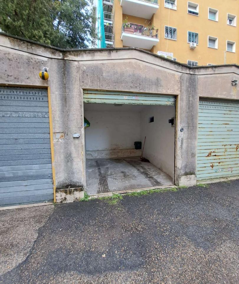 Garage - Posto auto in vendita a Roma