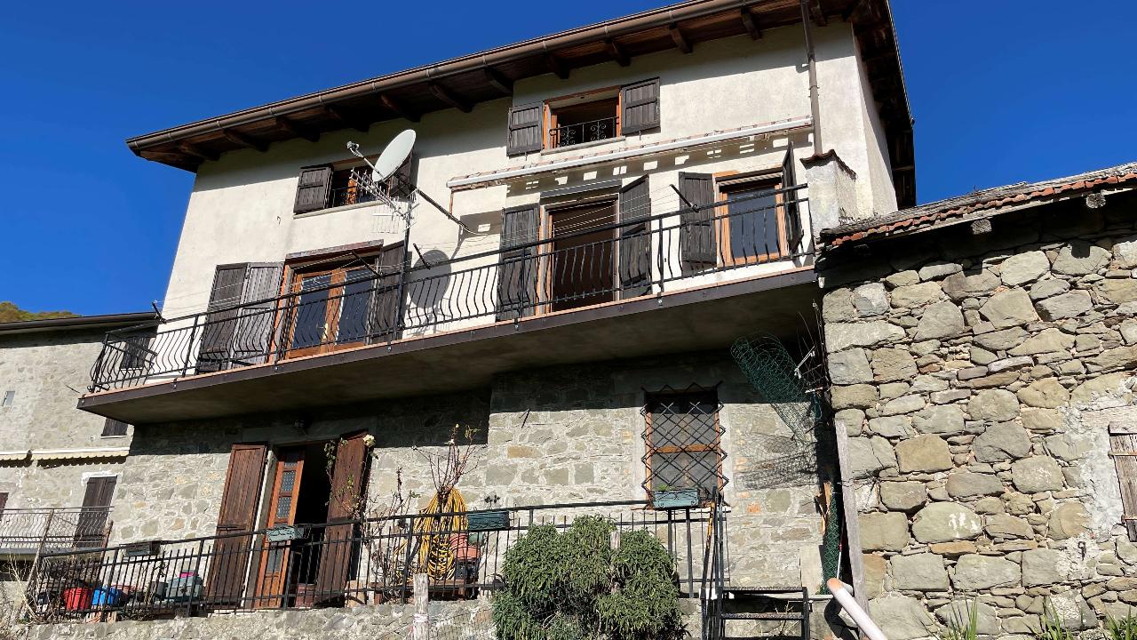 Villa bifamiliare in vendita a Ventasso