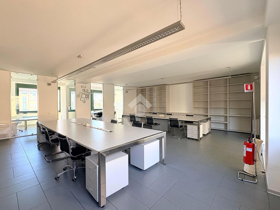 Ufficio in Via Largo Tiepolo 29, Creazzo, {3} - Foto 1