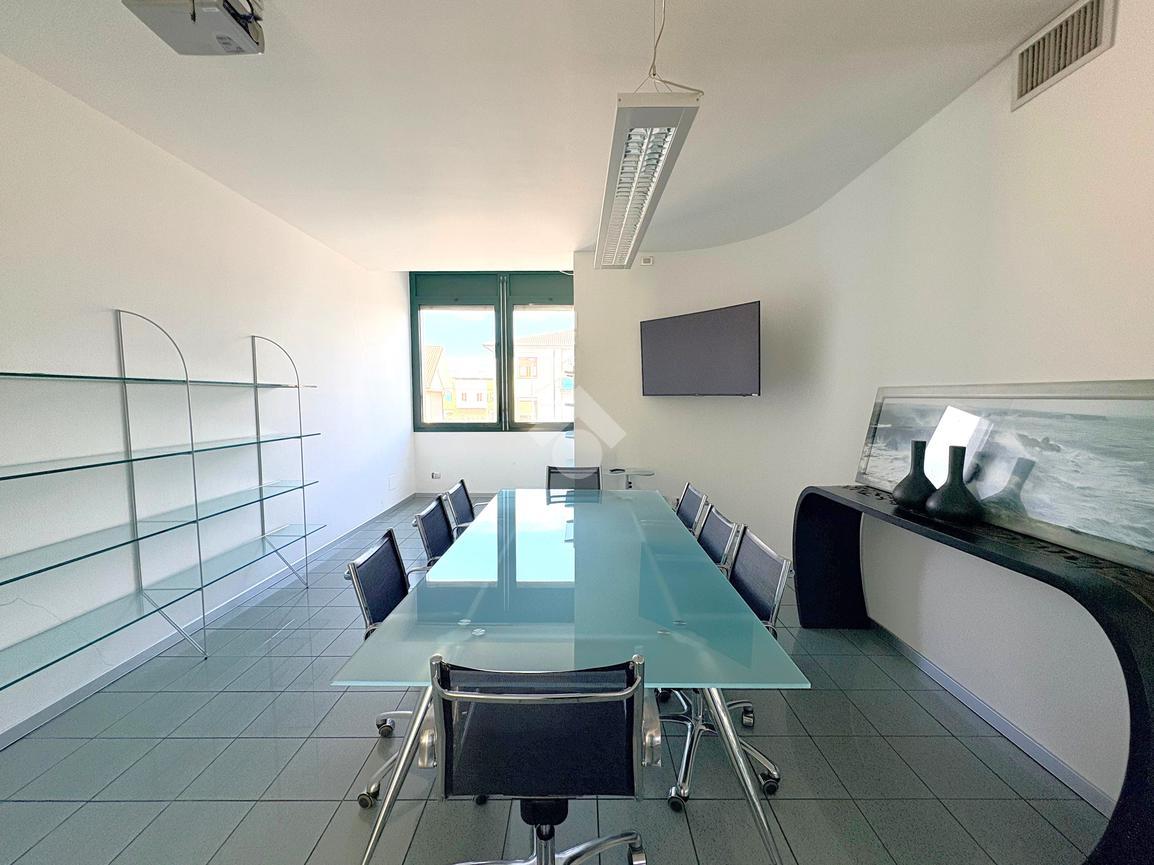 Ufficio in Via Largo Tiepolo 29, Creazzo, {3} - Foto 1