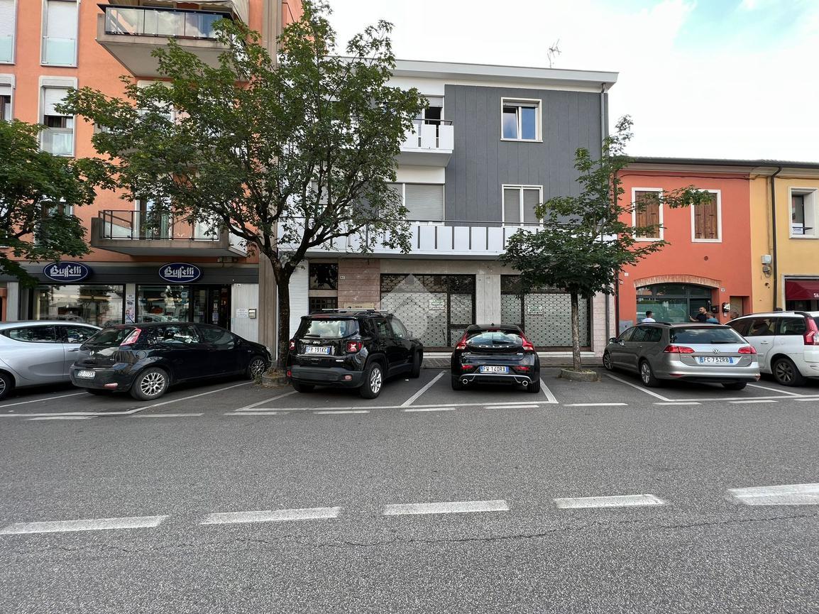 Negozio in Via Pierdomenico Frattini 60, Legnago - Foto 1
