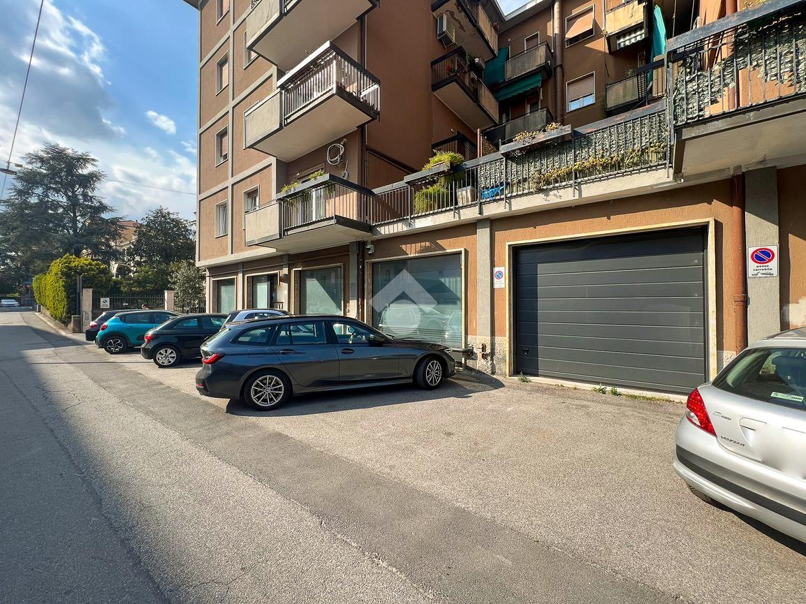 Negozio in Via Fiumicello 23, Verona - Foto 1