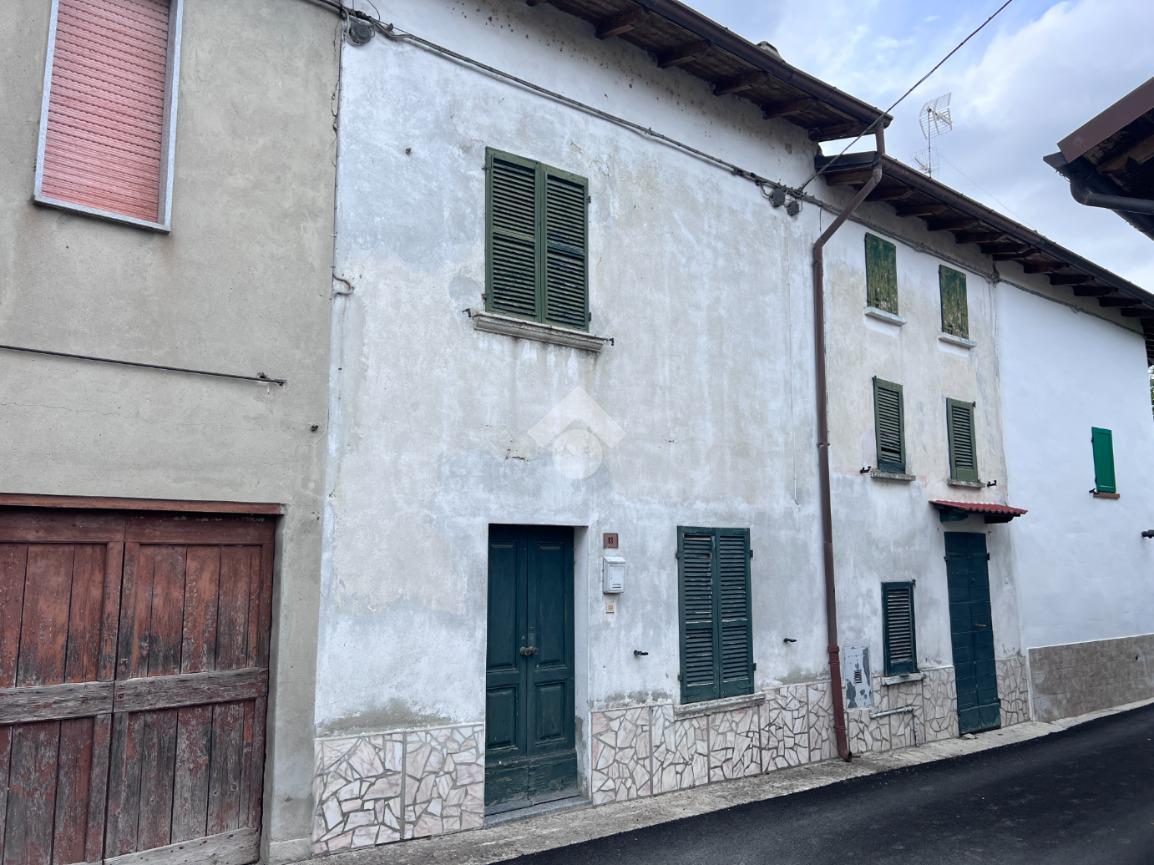 Casa indipendente in vendita a Montecalvo Versiggia