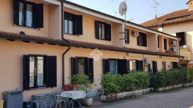 Terraced house in Via Martiri della Libertà 92, Varallo Pombia - Photo 1