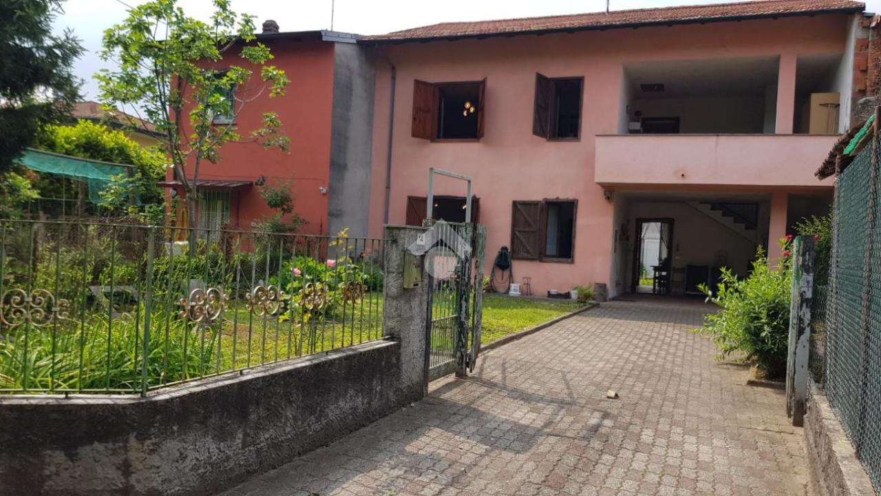 Casa indipendente in vendita a Castelletto Sopra Ticino