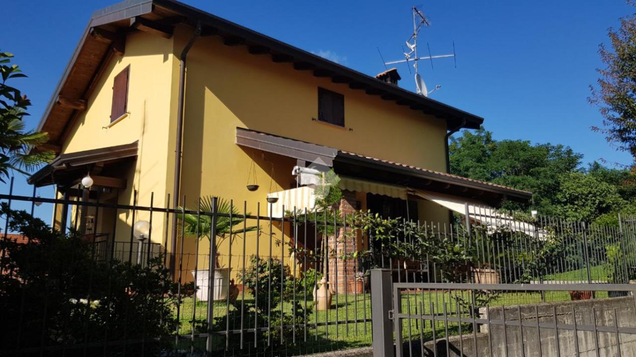 Villa in vendita a Divignano