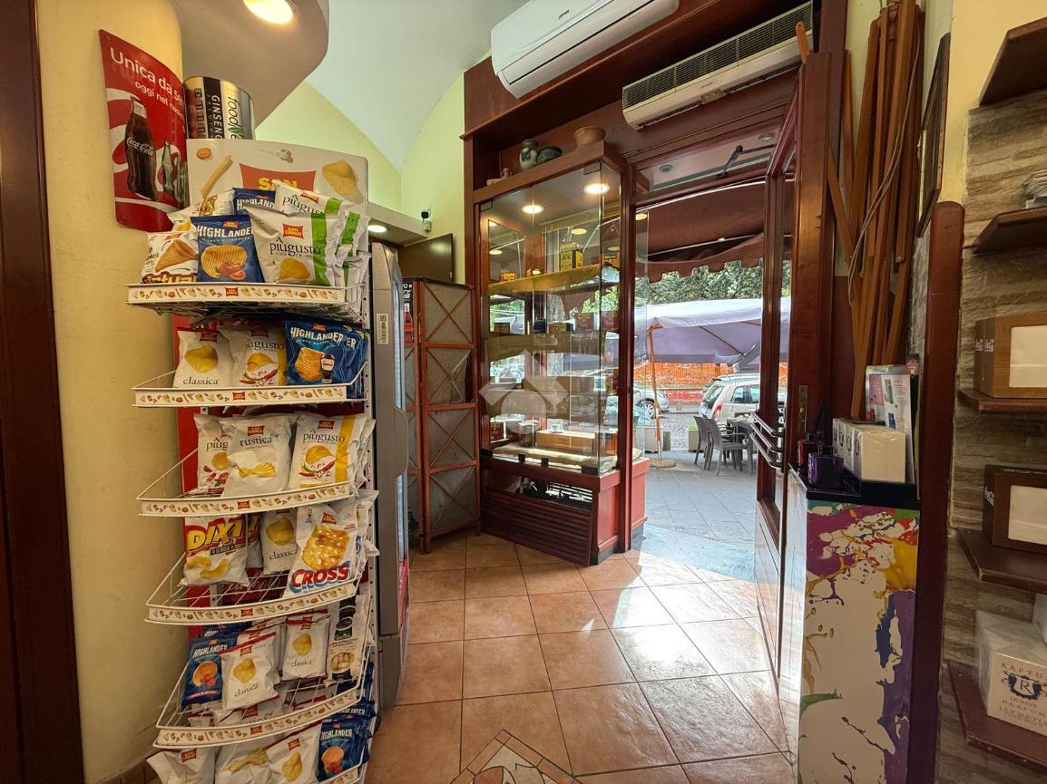 Negozio in P.Za Cavour 135, Napoli, {3} - Foto 2