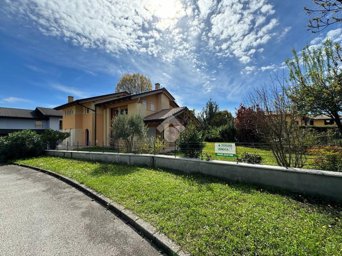 Villa in vendita a Santorso
