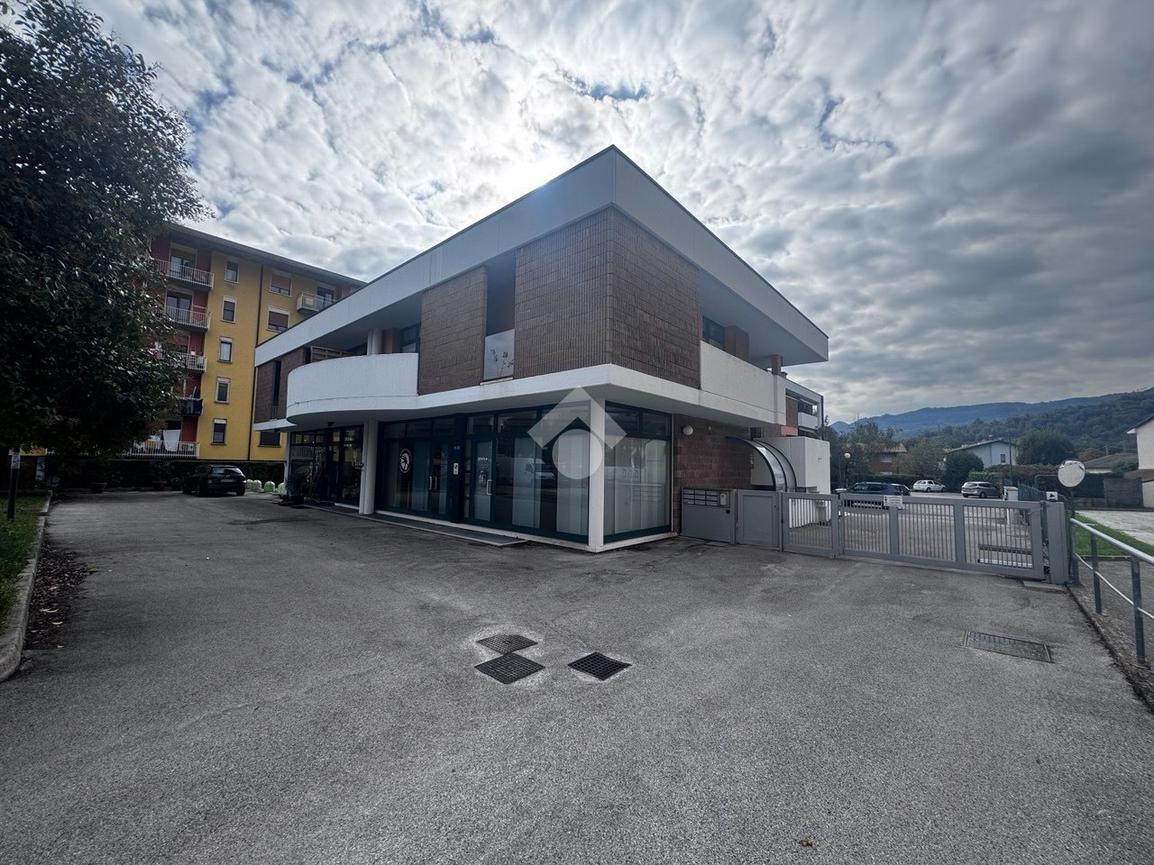 Negozio in Via Pietro Maraschin 79, Schio, {3} - Foto 1