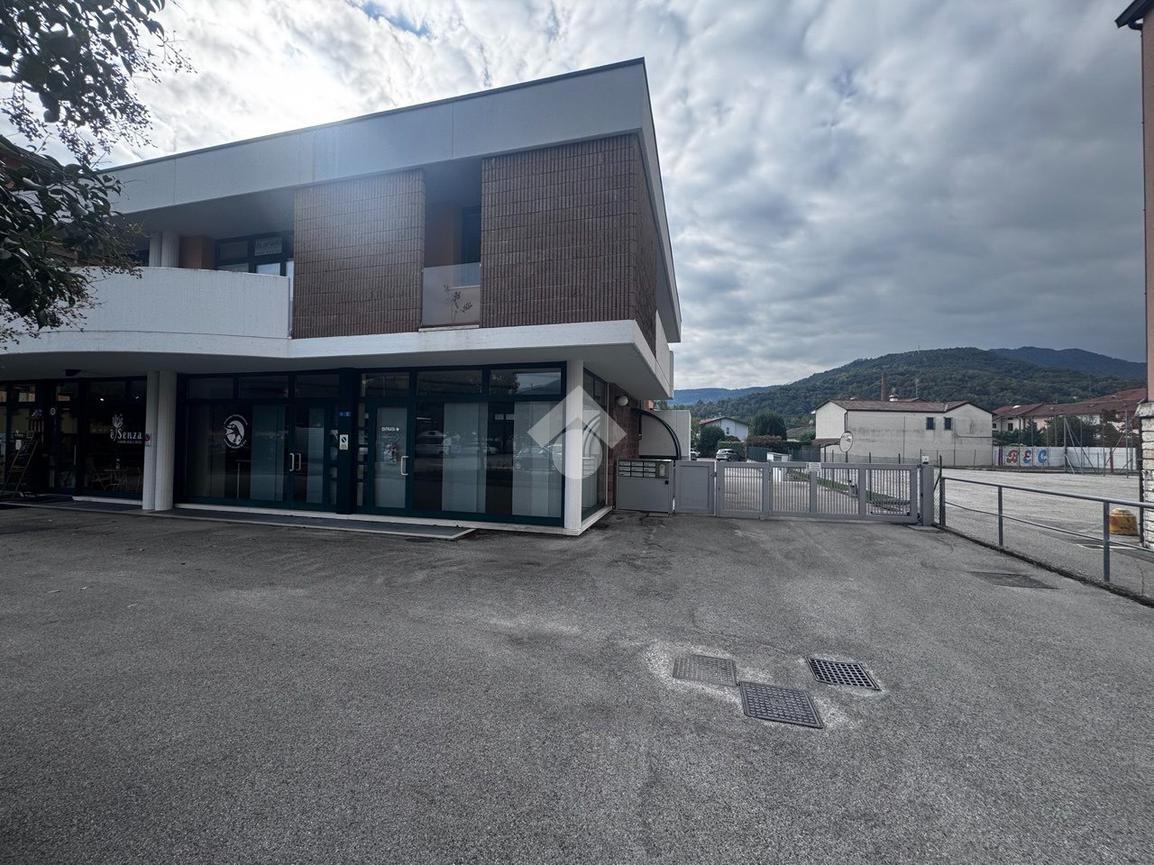 Negozio in Via Pietro Maraschin 79, Schio, {3} - Foto 2