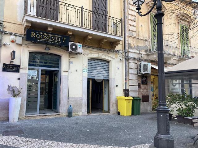 Negozio in {3}, Viale Roosevelt - Foto 1