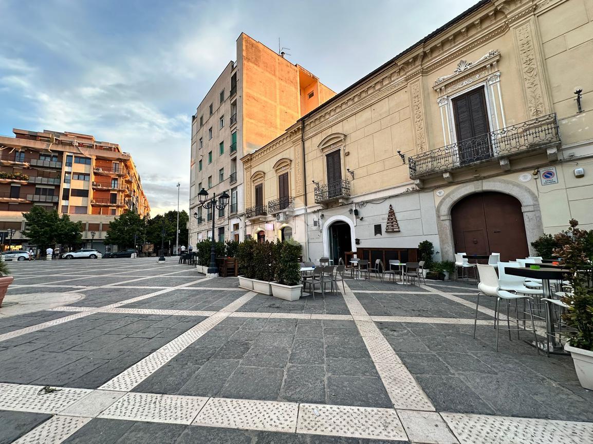 Negozio in Piazza Giacomo Matteotti 3, Cerignola, {3} - Foto 1