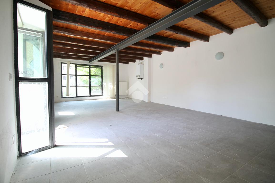 Negozio in Negozio Via della Libertà 55, Pradamano - Foto 1
