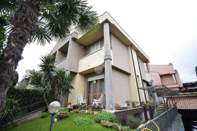 Terraced house in Via Tonale, Brugherio - Photo 1