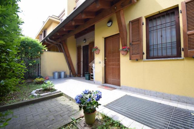 Terraced house in Via Amatore Sciesa, Brugherio - Photo 1