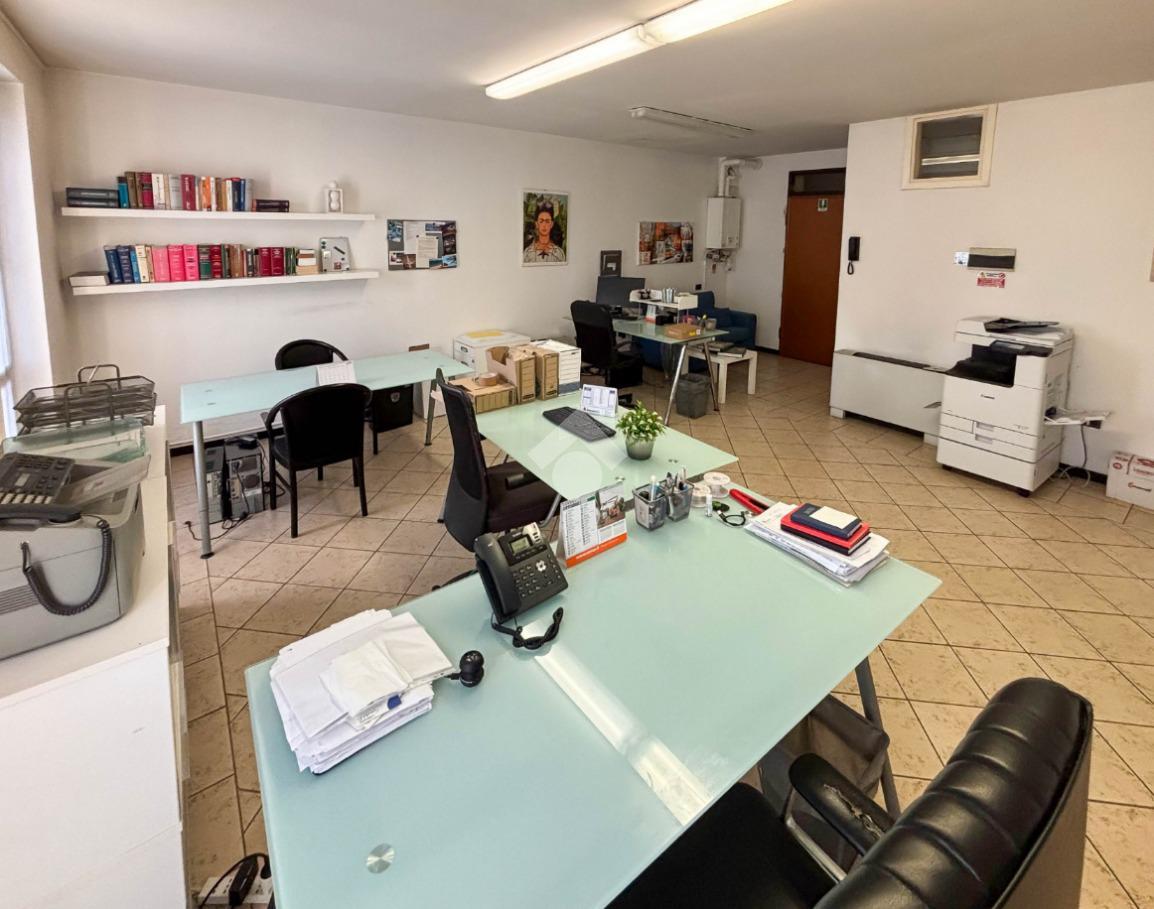 Ufficio in Contrada del Barbone, Rovato, {3} - Foto 1