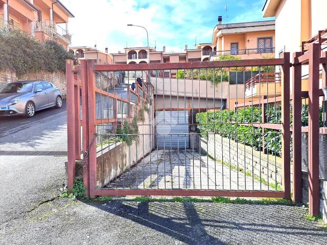 Garage or car box in Via Bramante, Rignano Flaminio - Photo 1