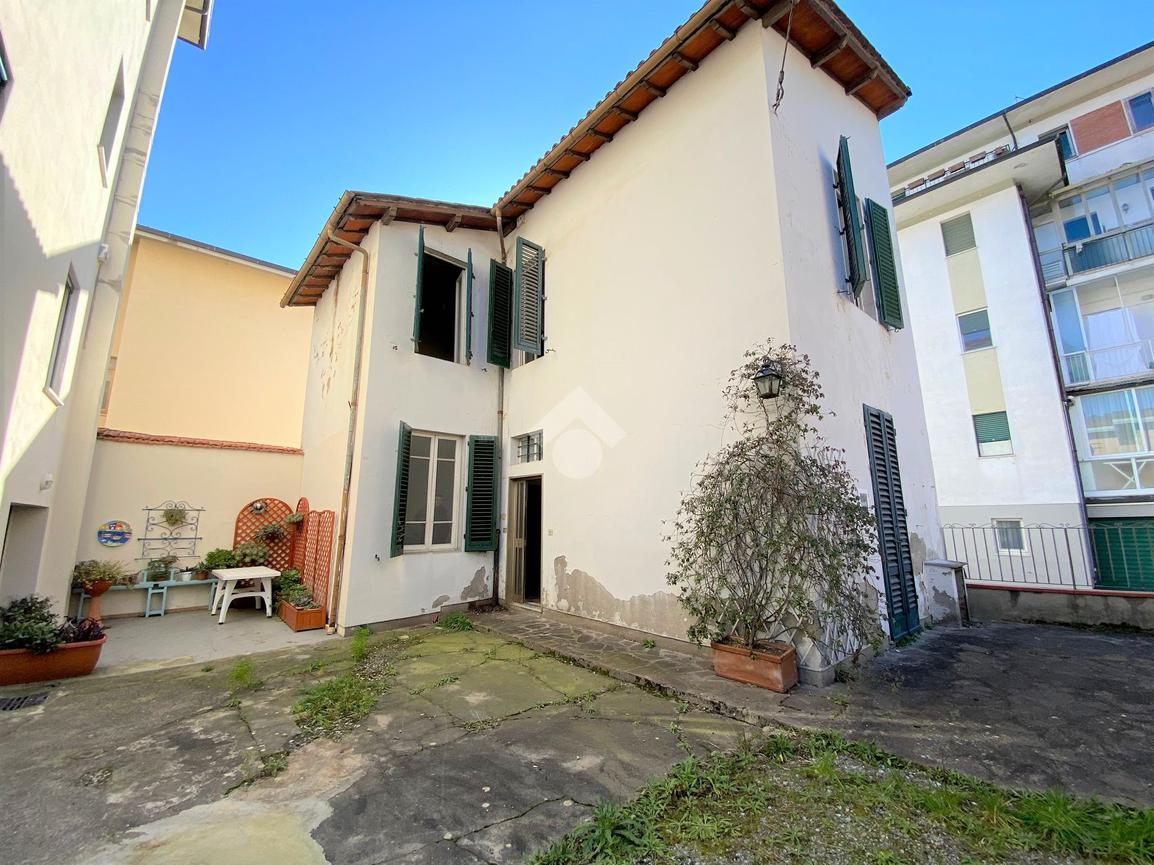 Casa indipendente in vendita a Montecatini Terme