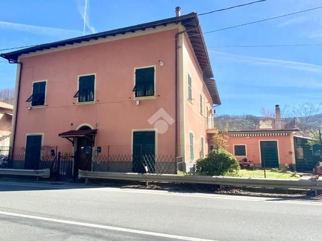 3-room flat in Via Natale Gallino 33, Savignone - Photo 1