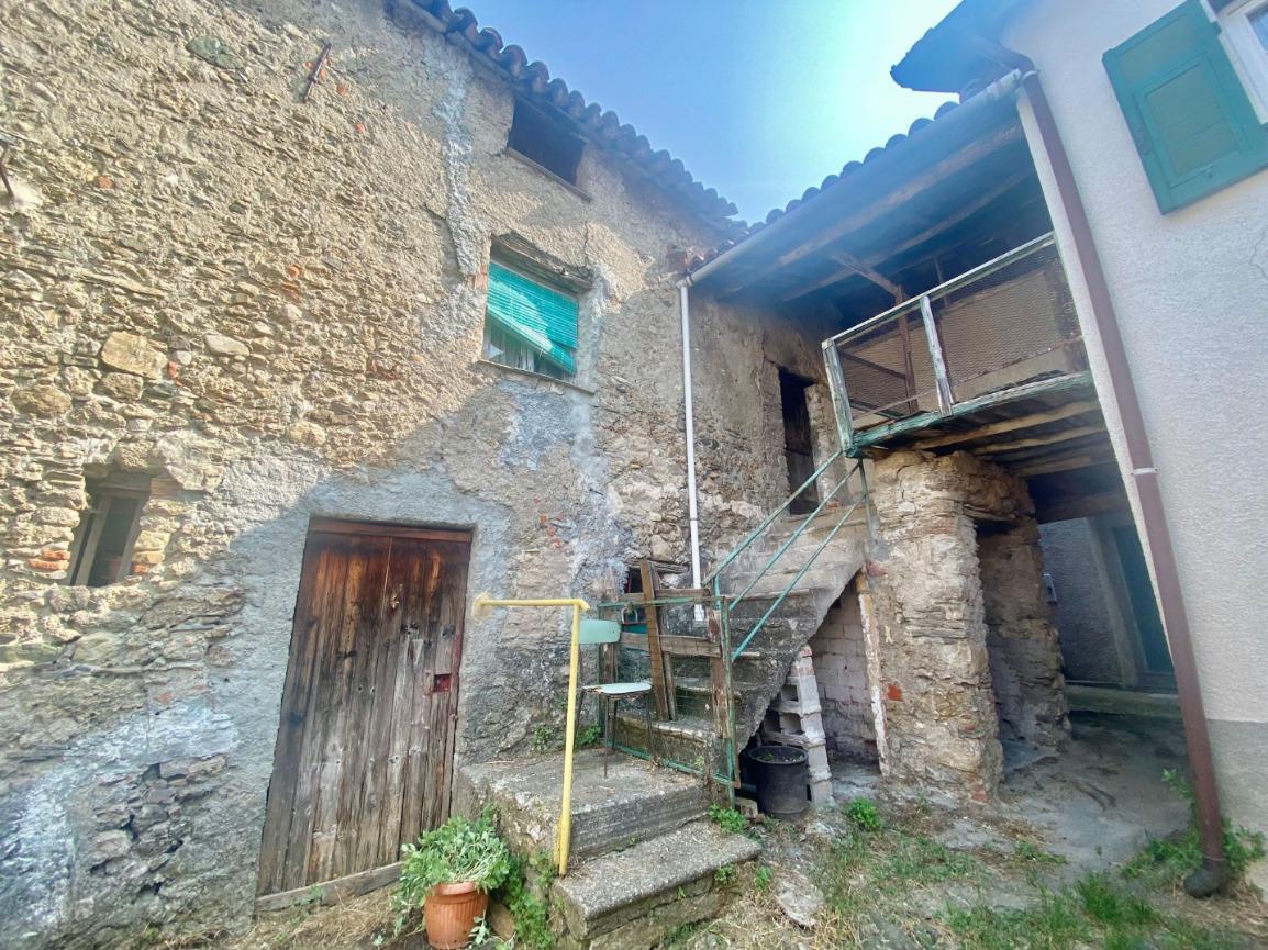Casa indipendente in vendita a Savignone