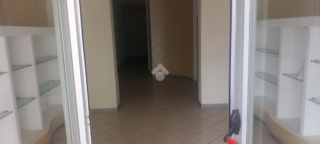 Negozio in Via Piazza Umberto  I, Atripalda, {3} - Foto 2