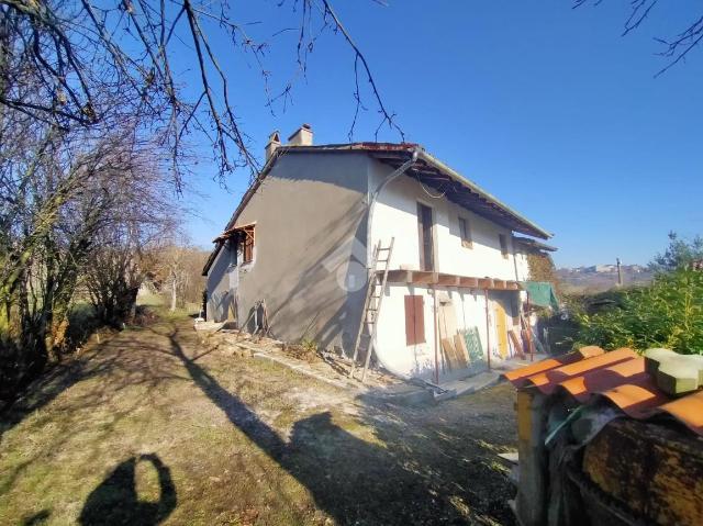 Country house or cottage in Strada Regina Claretta, Casale Monferrato - Photo 1