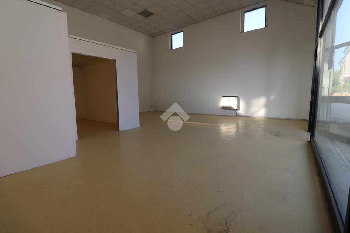Magazzino in Via Gramsci 1, Porto Mantovano, {3} - Foto 2