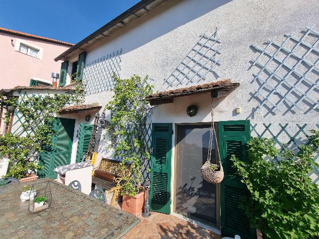 Semi-detached house, Arcola - Photo 1