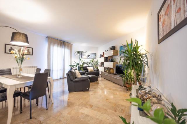 4-room flat, Mira - Photo 1