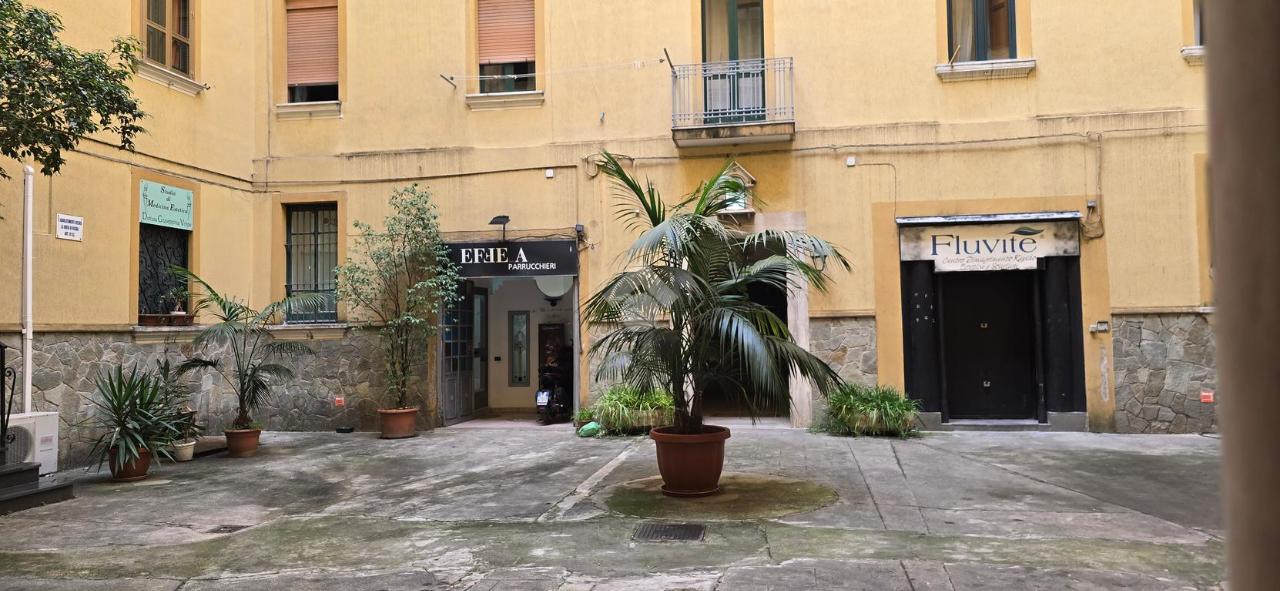 Negozio in Via Francesco Paolo Volpe 37, Salerno, {3} - Foto 1