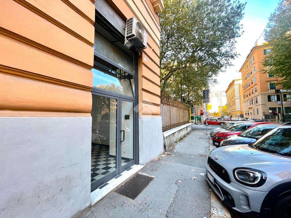 Negozio in Via Pisacane 7, Genova, {3} - Foto 1