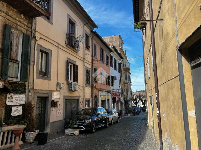 Negozio in Piazza delle Fosse Ardeatine 1, Genzano di Roma - Foto 1