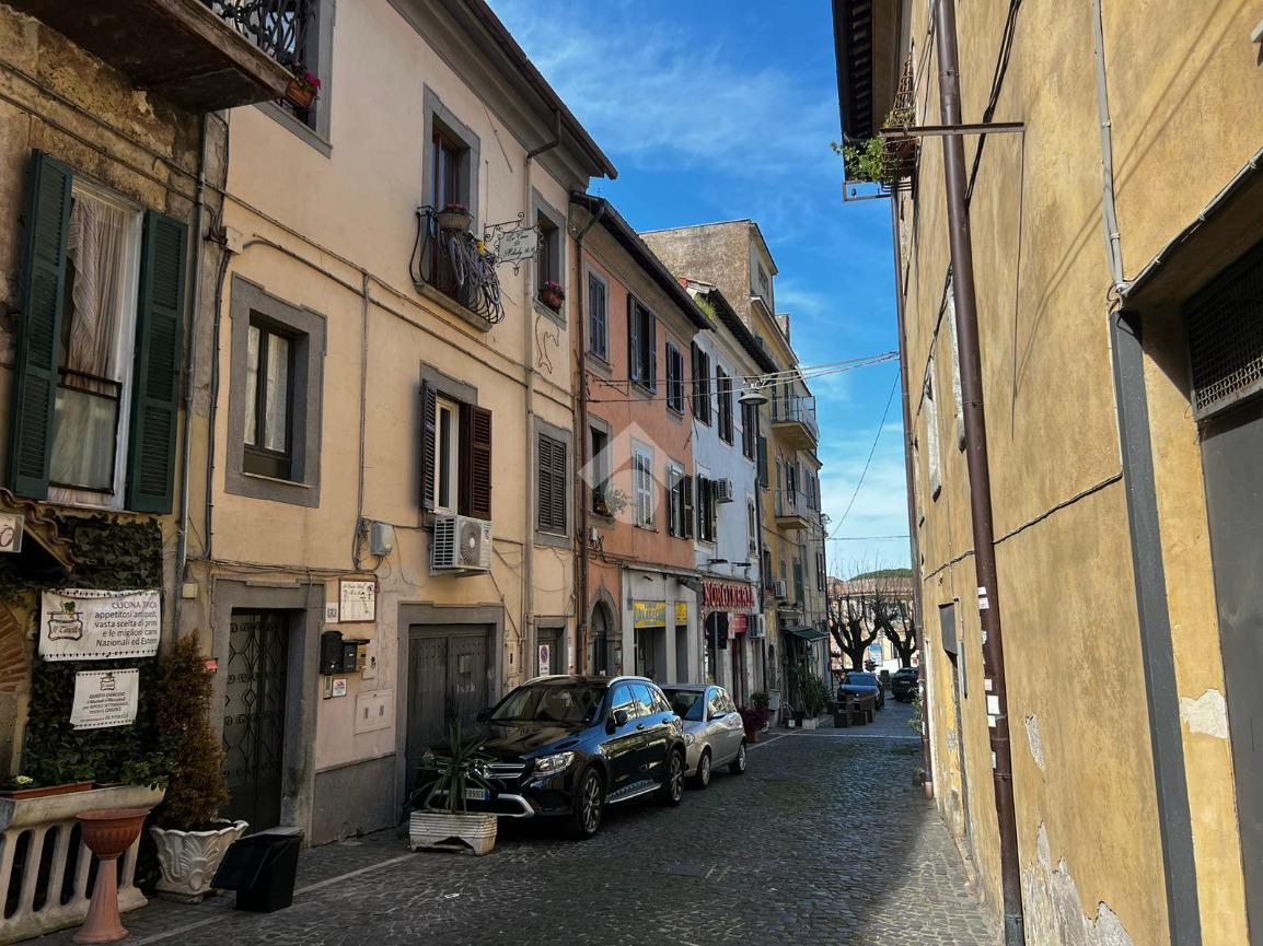 Negozio in Piazza delle Fosse Ardeatine 1, Genzano Di Roma, {3} - Foto 1