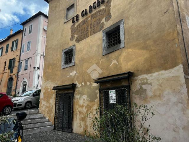 Shop in Piazza Mazzini 15, Genzano di Roma - Photo 1