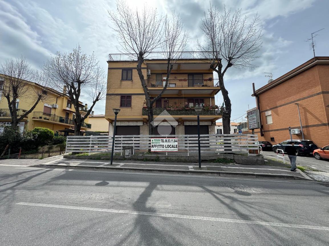Negozio in Via del Mare 155, Albano Laziale, {3} - Foto 1