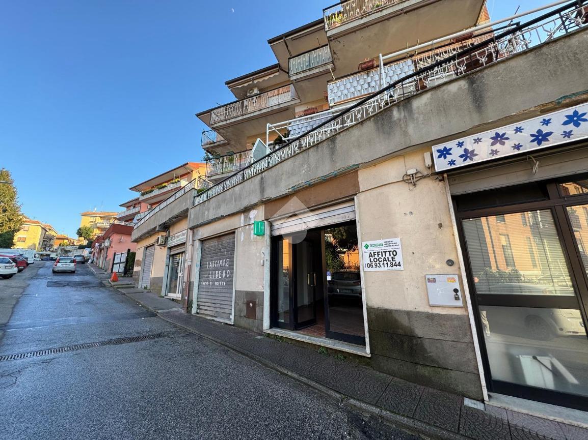 Negozio in Via Sardegna 29, Genzano Di Roma, {3} - Foto 1