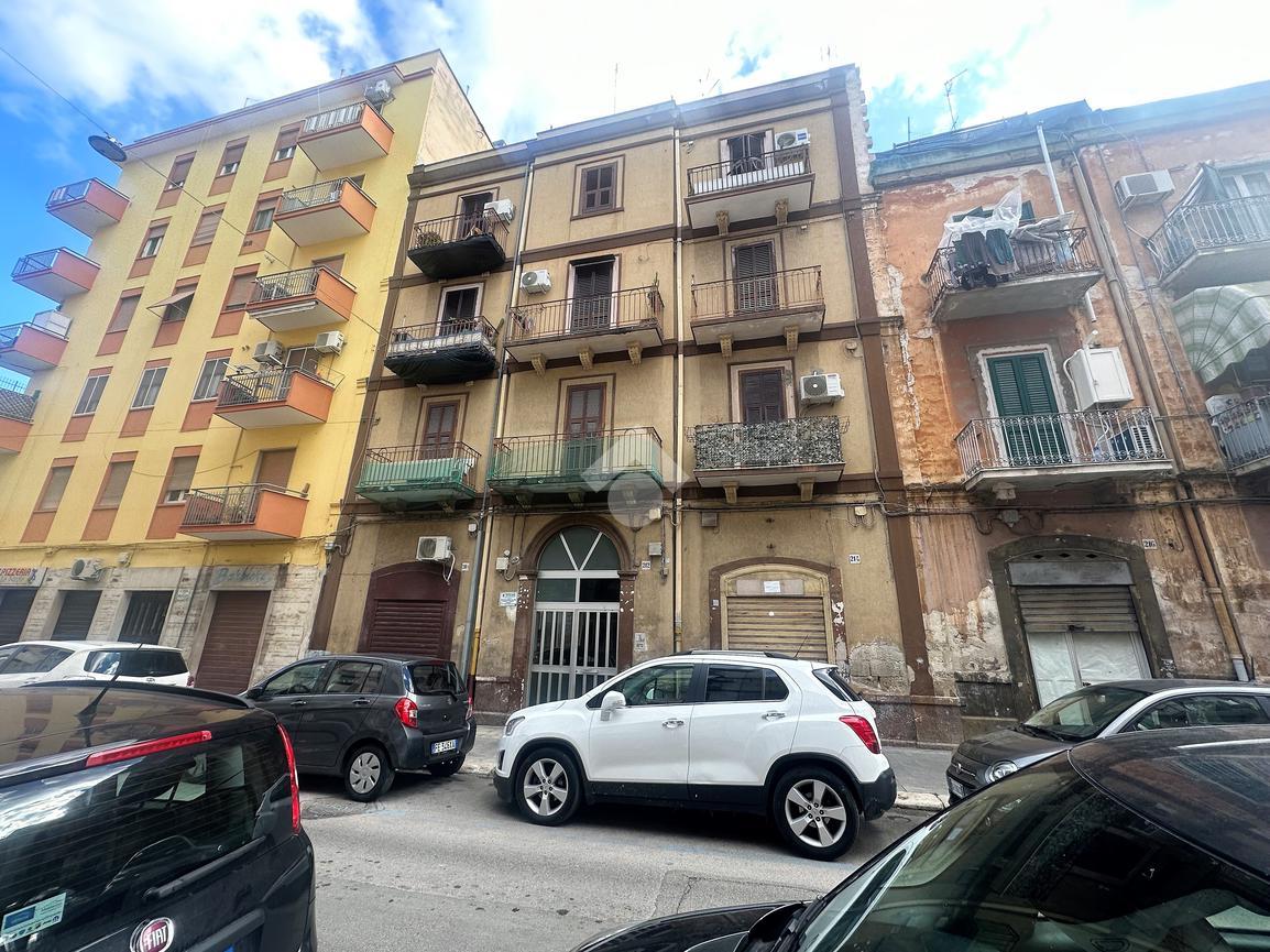 Negozio in Via Trevisani 212, Bari - Foto 1