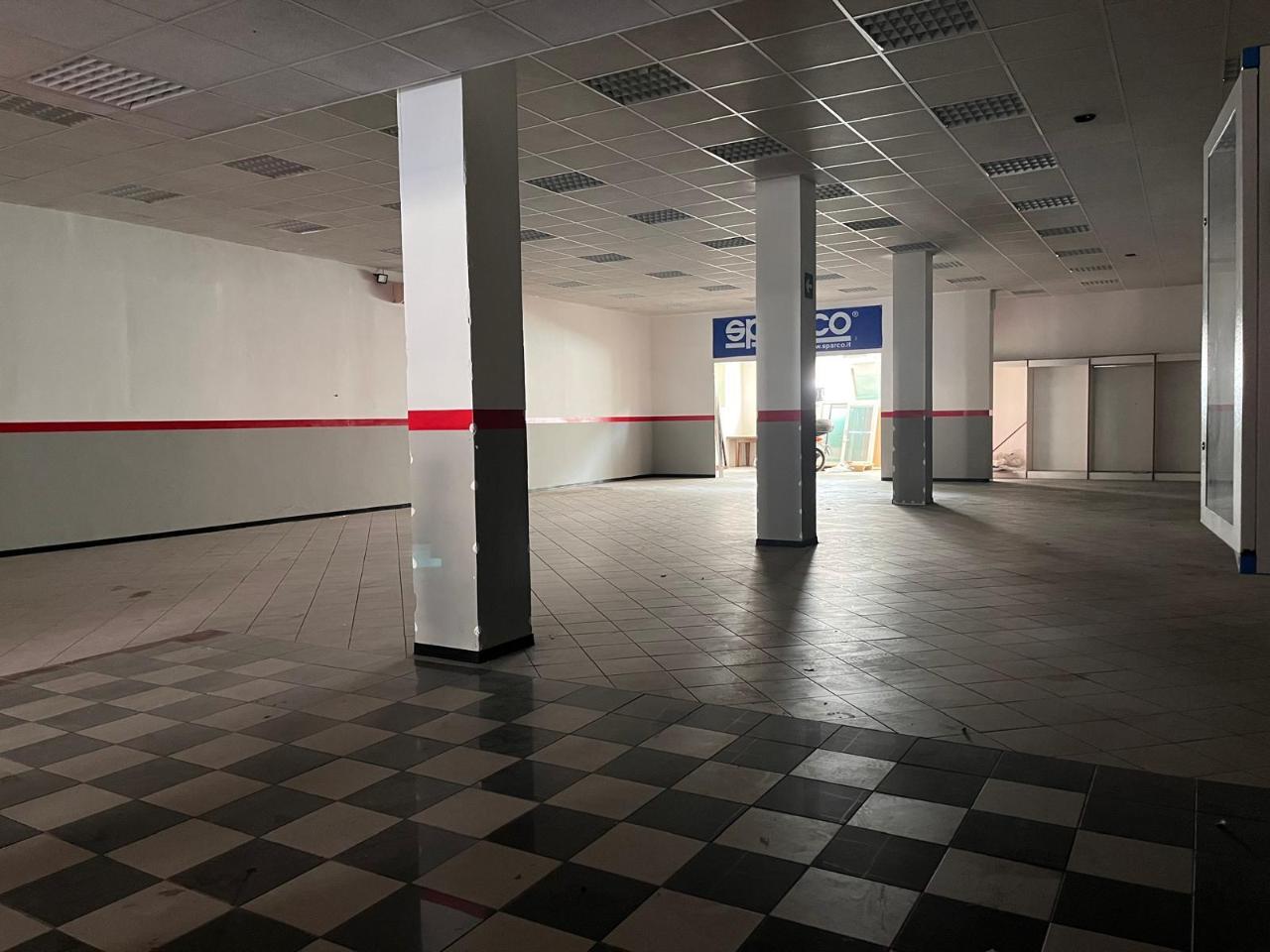 Negozio in Via Salaria 180, Castel Di Lama, {3} - Foto 1